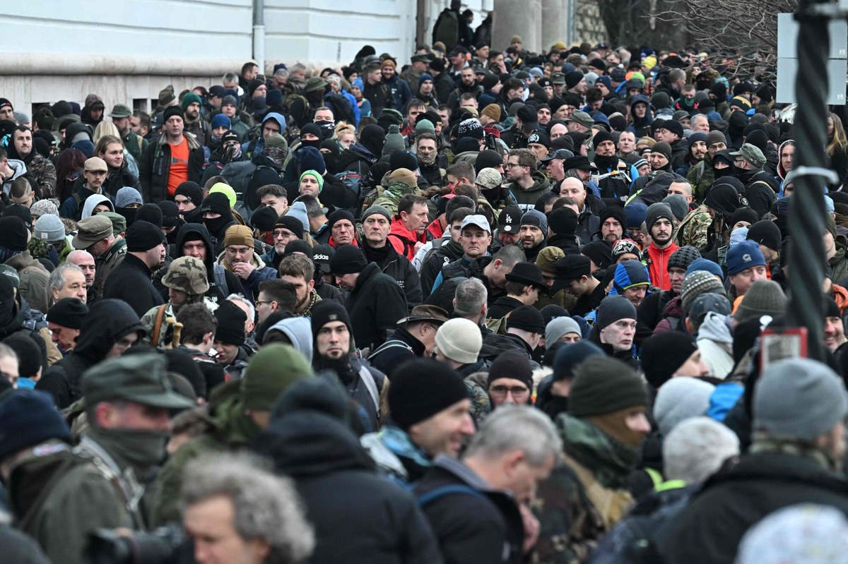 Kilka tysięcy neofaszystów przemaszerowało w sobotę ulicami Budapesztu. Upamiętnili w ten sposób tzw. Dzień Honoru, czyli próbę przedarcia się wojsk niemiecko-węgierskich przez sowieckie oblężenie w 1945 r.