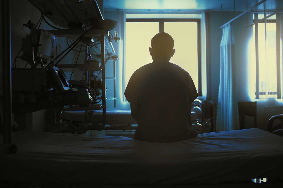 Pomocy psychiatrycznej może wymagać 49-latek, który w sobotę zabarykadował się w mieszkaniu w Olsztynie z bronią gazową - ustalił nieoficjalnie reporter RMF FM. Do wczorajszej akcji w Warmińsko-Mazurskiem włączyli się kontrterroryści. Gdy służby weszły do pomieszczenia, agresor skierował przedmiot przypominający broń w ich stronę. "W czasie interwencji padł strzał, natomiast nikomu nic poważnego się nie stało" - podawała policja. 