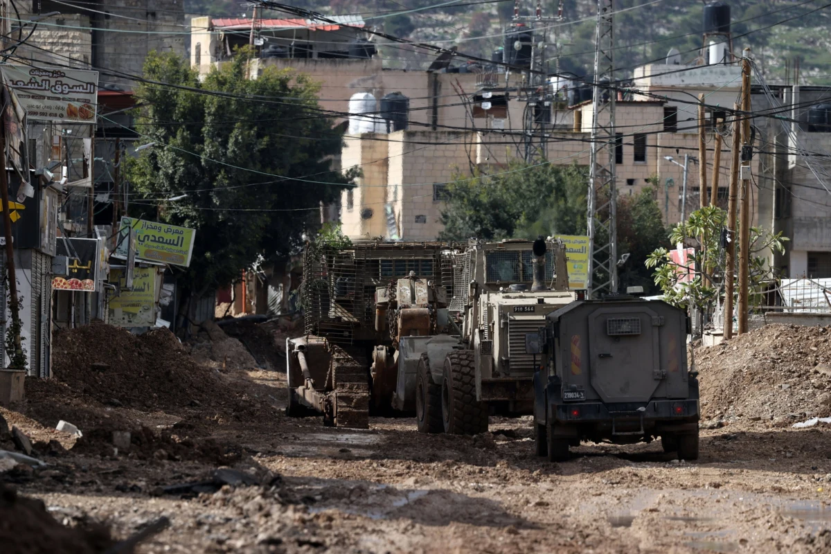 Z kluczowego korytarza w Strefie Gazy zaczęły wycofywać się siły izraelskie w ramach porozumienia o zawieszeniu broni z Hamasem - podała w niedzielę agencja AP, powołując się na izraelskiego urzędnika.