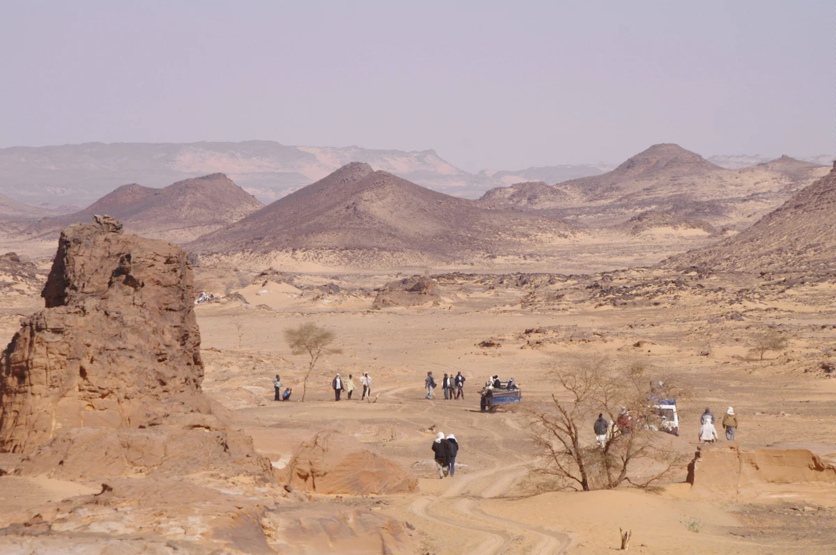 Dramatyczne doniesienia z Libii. Na pustyni w południowo-wschodniej części kraju odkryto dwie zbiorowe mogiły. Były w nich ciała blisko 50 osób - prawdopodobnie migrantów.