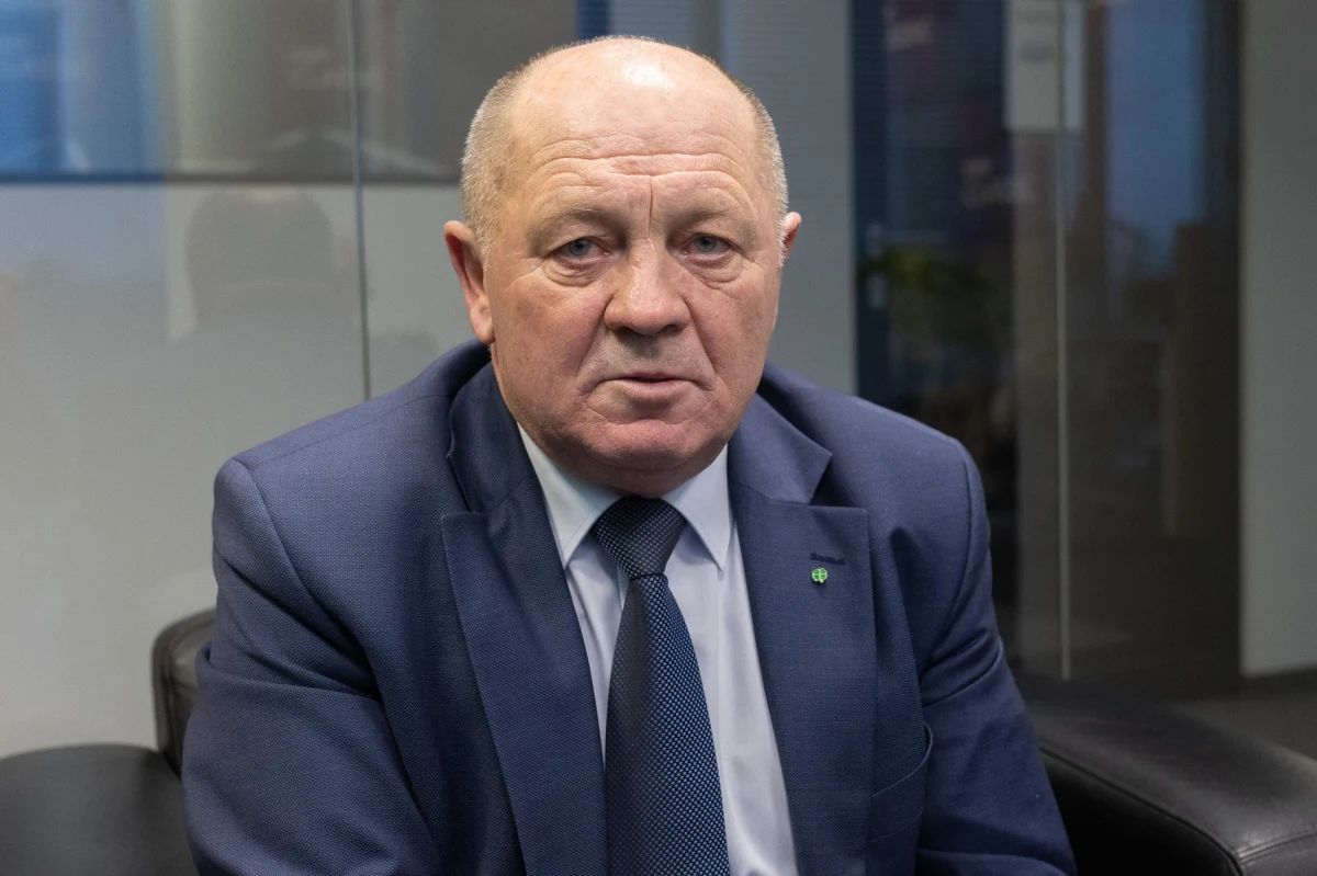 "Nie ma bezpieczeństwa bez silnie rozwijającej się gospodarki. W 2015 roku premier Morawiecki obiecywał nam, że wówczas z poziomu 20 proc. inwestycji w stosunku do PKB zwiększy go do poziomu 25 proc., zakończył go na 16 proc. Chciałbym poczekać też na pełny raport z 2024 roku, bo podejrzewam, że zeszliśmy jeszcze nieco niżej" – powiedział w Rozmowie o 7:00 w Radiu RMF24 Marek Sawicki.