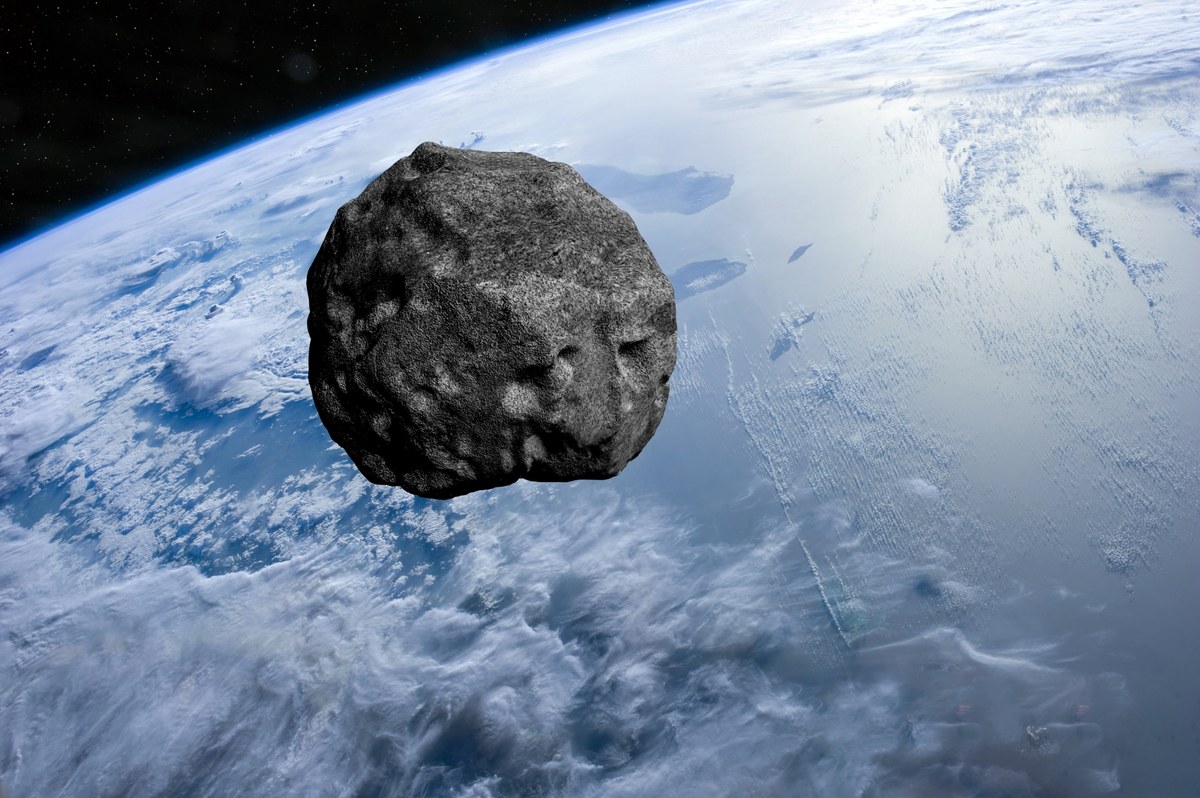 Czy za niespełna osiem lat w Ziemię uderzy duża asteroida? Choć prawdopodobieństwo wynosi zaledwie 2,2 proc., to w ciągu kilku dni nieznacznie wzrosło. Nie powinno to jednak niepokoić.