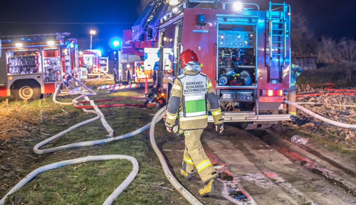 Tragiczny w skutkach pożar piętrowego domu w kujawsko-pomorskim Chełmnie. Strażacy w środku znaleźli ciała dwóch osób - kobiety i mężczyzny.