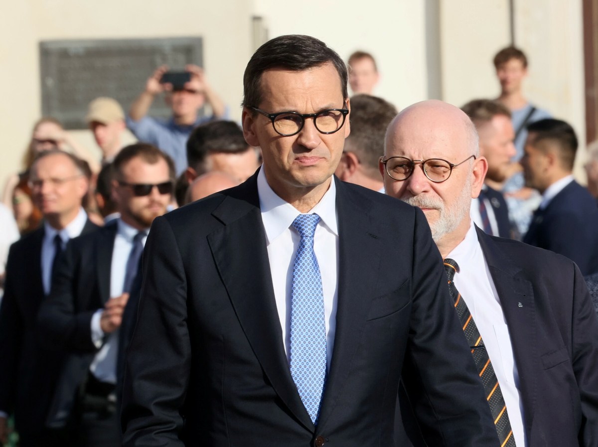 Mateusz Morawiecki został wezwany przez prokuraturę w charakterze podejrzanego w sprawie organizacji wyborów korespondencyjnych w 2020 r. – poinformował prokurator krajowy Dariusz Korneluk. 