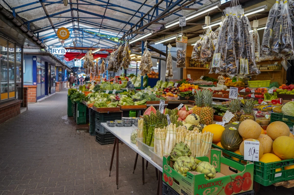 Do sądu trafił akt oskarżenia małżeństwa S. z Podkarpacia. Odpowiedzą za nieumyślne spowodowanie śmierci jednej osoby po zjedzeniu wyrabianej przez nich galarety mięsnej oraz za nieumyślne spowodowanie ciężkiego i średniego uszczerbku na zdrowiu dwóch innych osób, które zjadły ten produkt. 