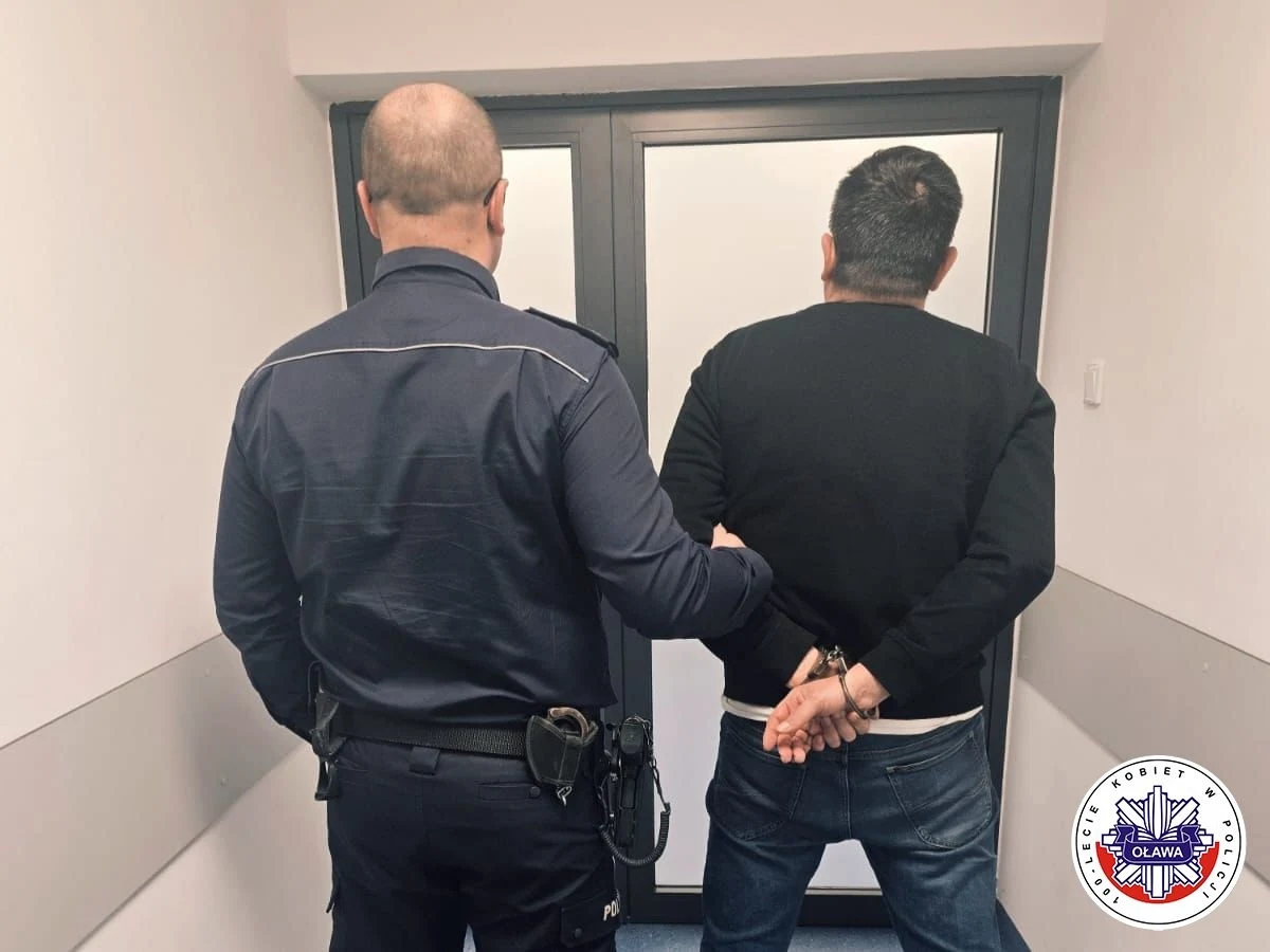 Był poszukiwany 4 europejskimi nakazami aresztowania i 8 listami gończymi. 50-latek ukrywał się przed wymiarem sprawiedliwości przez ponad 24 lata. Zatrzymali go policjanci z Jelcza-Laskowic na Dolnym Śląsku.