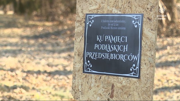 Napięte stosunki z Białorusią odbijają się na polskich przedsiębiorcach z Podlasia. Rozważają oni pozwanie Skarbu Państwa za zamknięcie przejść granicznych z Białorusią. Argumentują, że od kiedy granica jest zamknięta, to ich firmy tracą, bo na zakupy nie przyjeżdżają już klienci z Białorusi. Dla ''Wydarzeń'' Przemysław Sławiński.