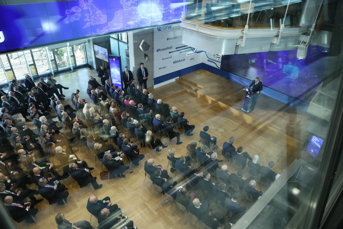 "Doświadczyliśmy dzisiaj dużego otwarcia, ale po czynach poznamy efekty" - tak prezes Pracodawców RP Rafał Dutkiewicz skomentował nowy plan gospodarczy na 2025 rok, który w poniedziałek przedstawił premier Donald Tusk. "Rozwiązania deregulacyjne dla przedsiębiorców powinny być odczuwalne już w ciągu roku, ale jak będzie, zobaczymy" - skomentował natomiast ekonomista i były premier Jan Krzysztof Bielecki. "Zaprezentowany przez rząd plan (...) zapewni Polsce awans do najzamożniejszych społeczeństw Unii Europejskiej" - powiedziała z kolei dyrektorka ds. analiz i inicjatyw gospodarczych Business Centre Club Sandra Żywicka-Sztul.