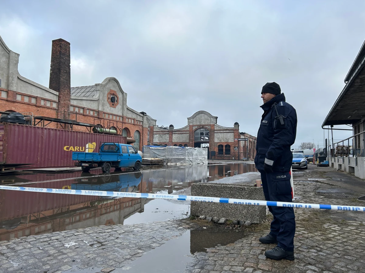 Badania przeprowadzone po pożarze hali na gdańskiej Przeróbce nie wykazały przekroczenia norm jakości wody i powietrza. W poniedziałek poinformowała o tym prezydent Gdańska Aleksandra Dulkiewicz.