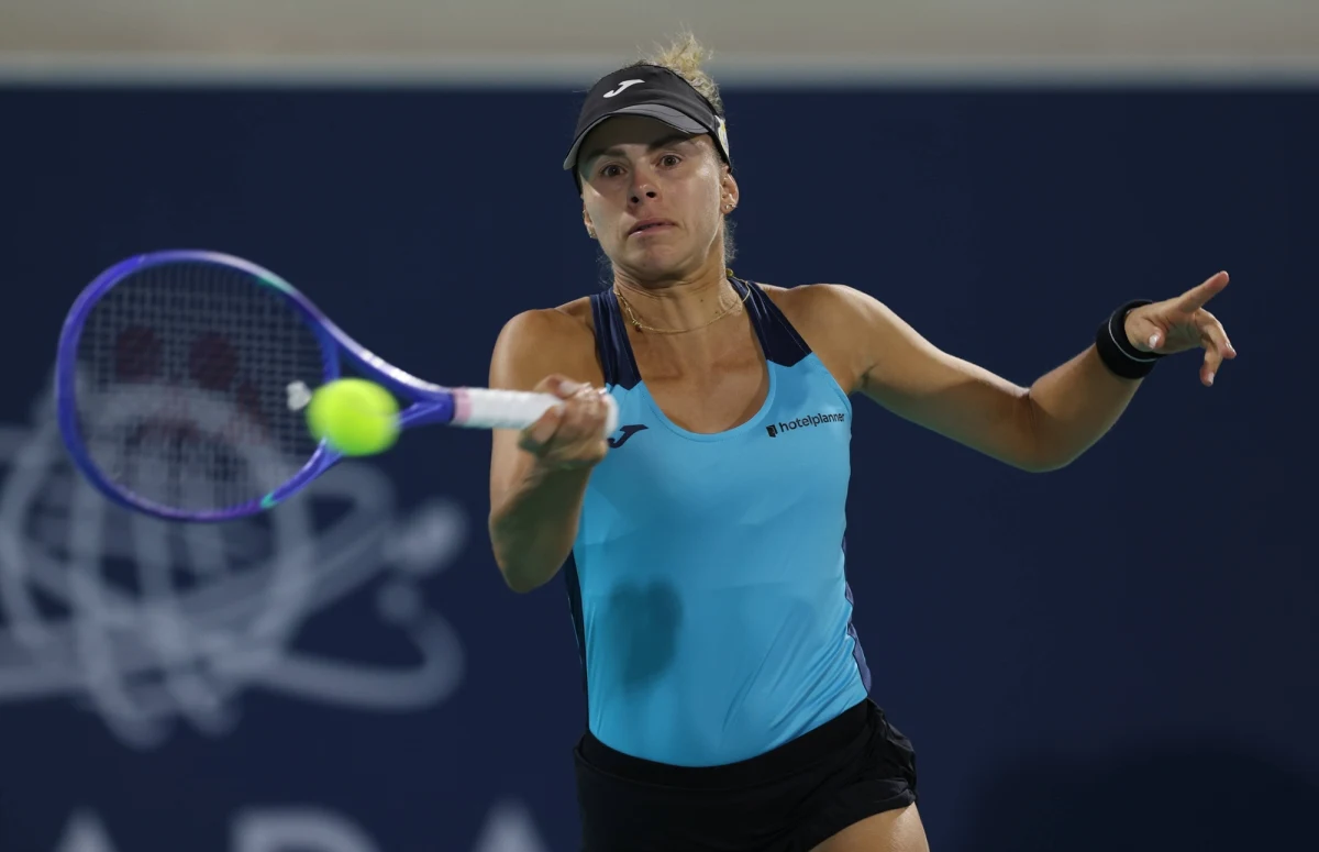 Magda Linette pokonała Rosjankę Weronikę Kudiermietową 3:6, 6:0, 6:4 w pierwszej rundzie tenisowego turnieju WTA 1000 na kortach twardych w Dosze. W kolejnej rundzie dojdzie do polskiego starcia - poznanianka zmierzy się z Magdaleną Fręch.