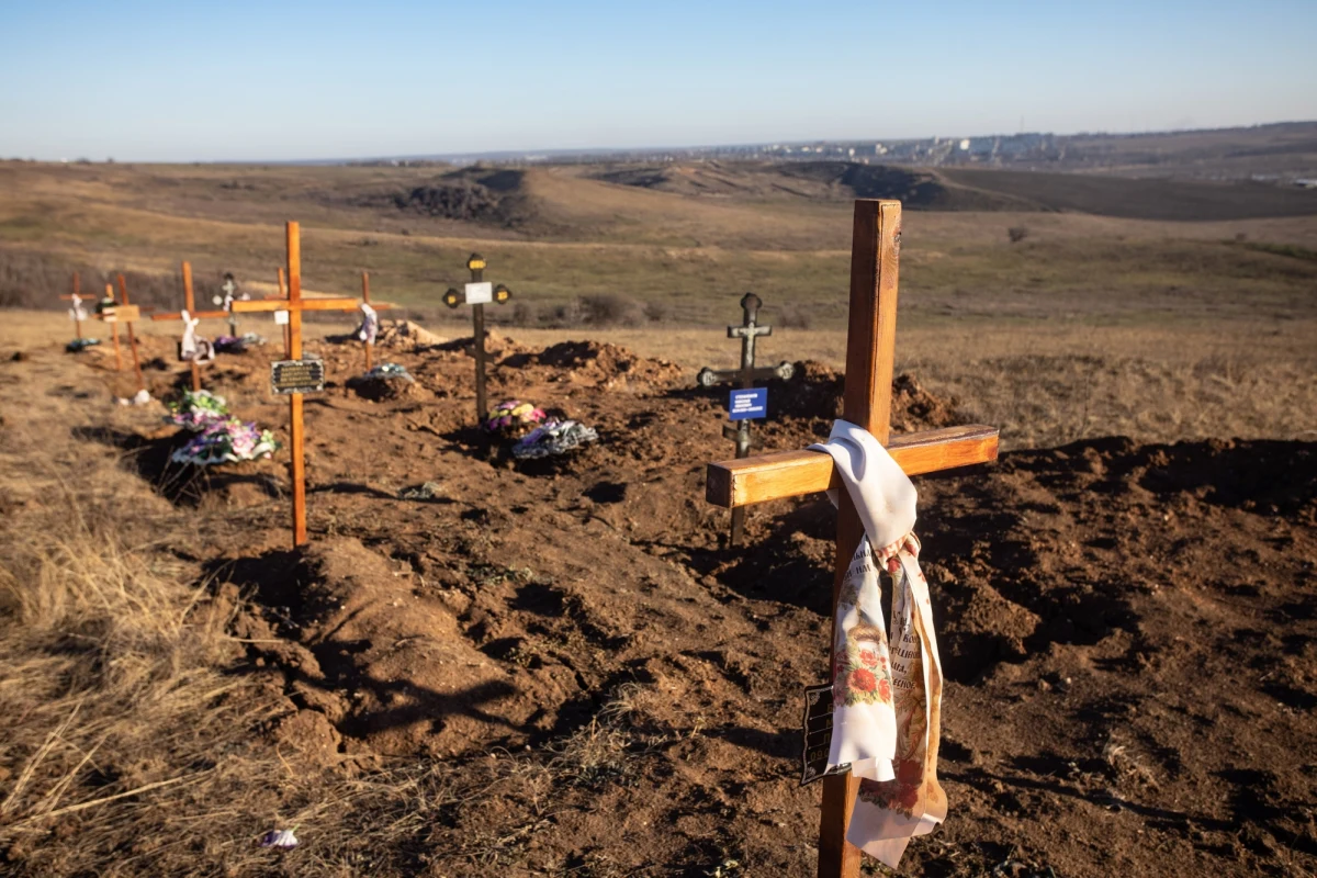 Zamrożenie środków przez USA stanowi poważne zagrożenie dla badań domniemanych rosyjskich zbrodni wojennych popełnionych w Ukrainie - poinformowała w poniedziałek agencja Reutera, powołując się na ukraińskie źródła. To efekt wstrzymania przez Donalda Trumpa międzynarodowych programów pomocowych.