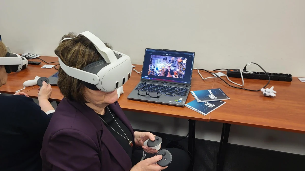 Supernowoczesną pracownię do nauki otwarto w Ośrodkach Doskonalenia Nauczycieli w Poznaniu. Specjalne klasy wyposażone w gogle do wirtualnej rzeczywistości, drukarki 3D oraz zestawy wspierające rozszerzoną rzeczywistość mają ułatwić nauczycielom prowadzenie zajęć, zachęcając do nauki najmłodsze pokolenia.