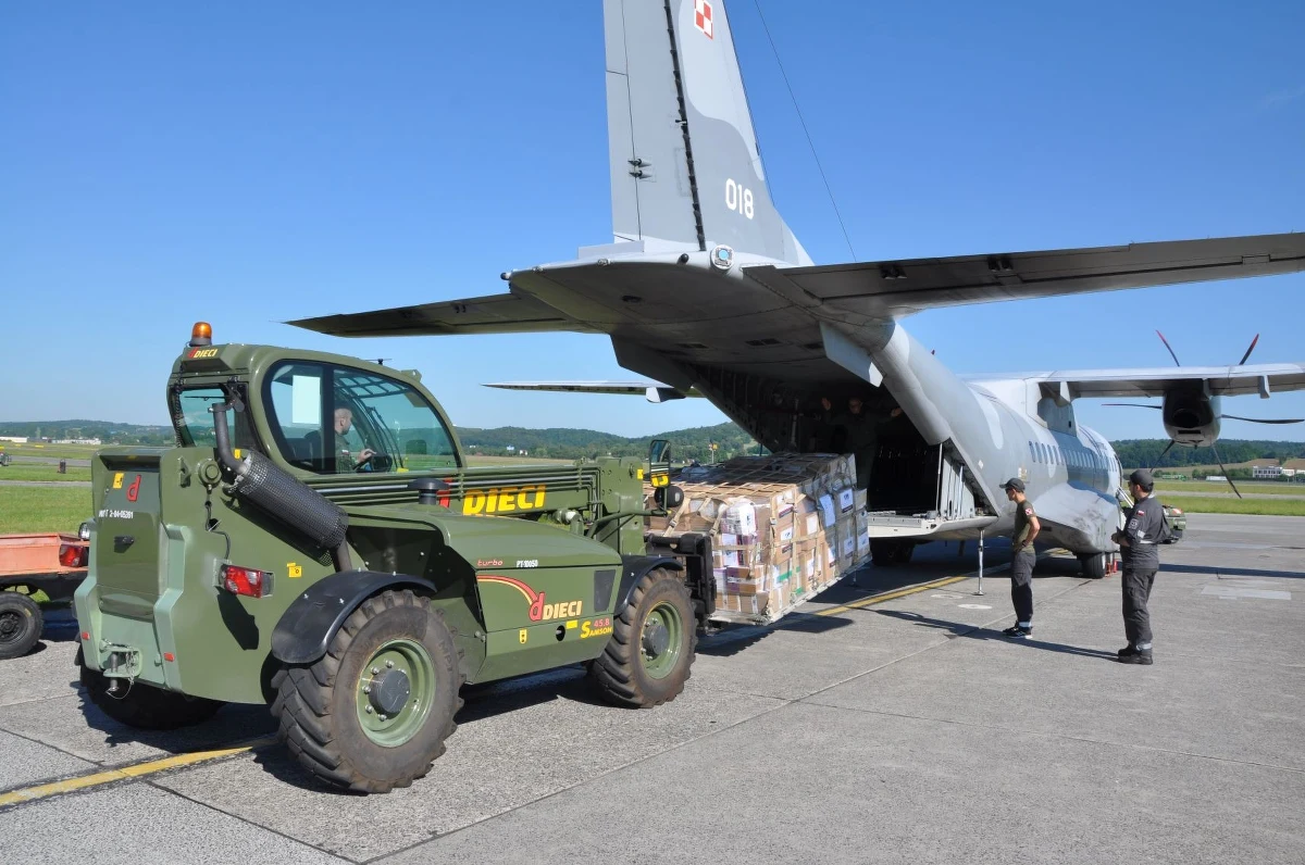 Transport składający się z ponad dwóch ton pomocy medycznej i środków czystości, które polscy żołnierze będą dystrybuować do libańskich placówek medycznych i opiekuńczych został wysłany z Poznania do Libanu. Wśród wysyłanych rzeczy znalazły się zestawy m.in. stomijne, środki do pielęgnacji osób obłożnie chorych oraz przybory szkolne.