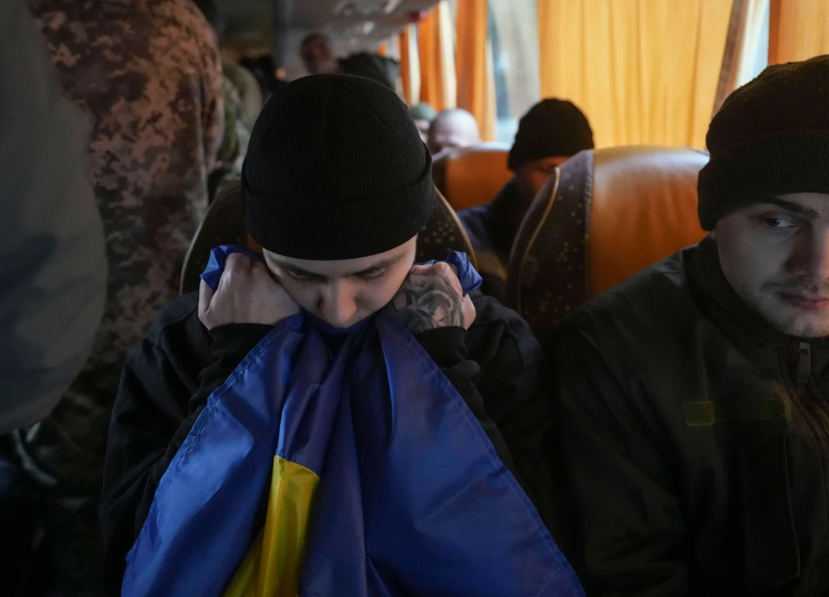 Amerykański dziennik "Wall Street Journal" pisze w poniedziałek o wyjątkowej brutalności Rosjan wobec wziętych w niewolę Ukraińców. W więzieniach, w których przetrzymywano pojmanych, strażnicy byli zachęcani do okrucieństwa. Restrykcje dotyczące stosowania przemocy miały być ignorowane. O wszystkim donieśli Rosjanie, którzy zbiegli na Zachód.