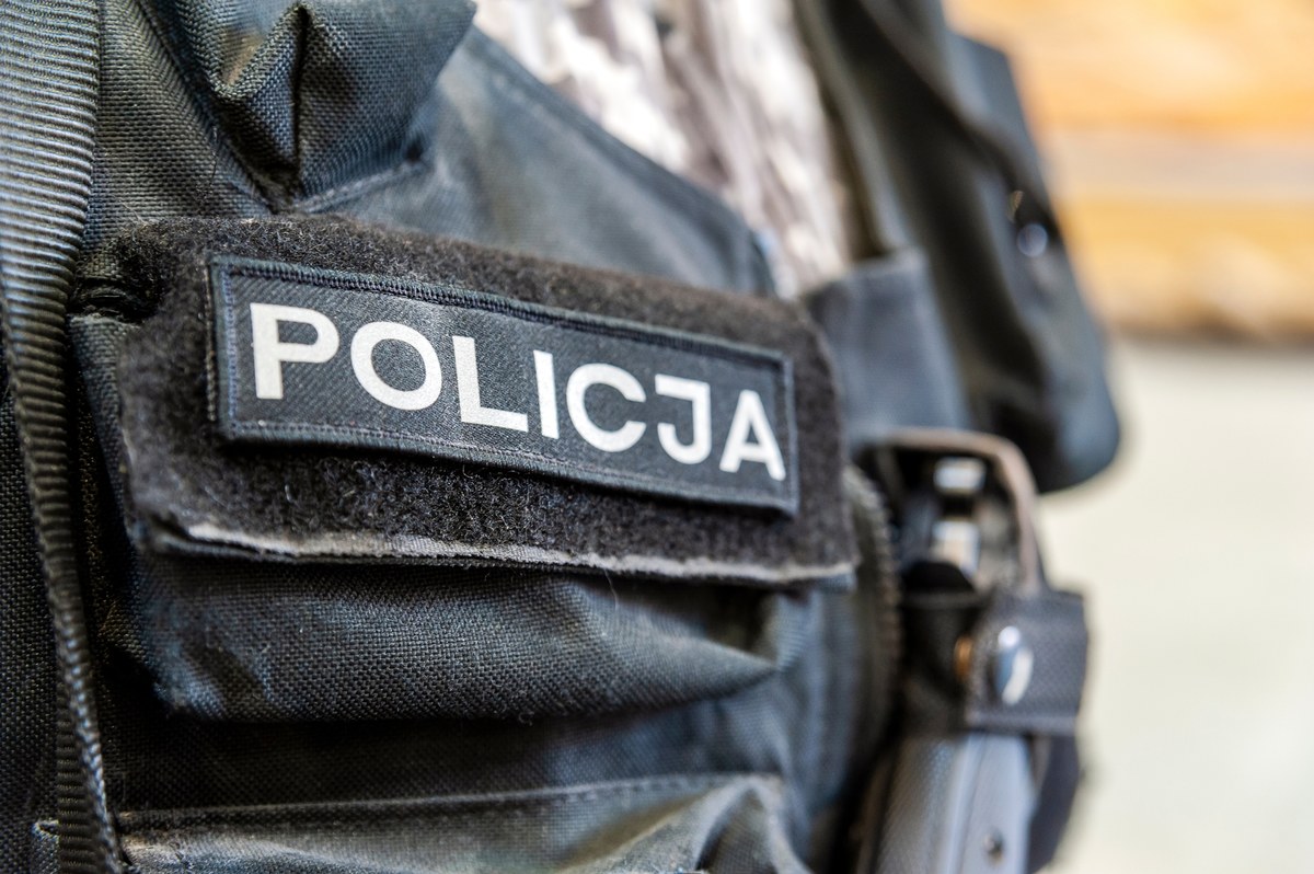 Są zarzuty po sobotniej akcji kontrterrorystów na Starym Mieście w Olsztynie. Zatrzymany 49-letni Ryszard M. odpowiadać będzie m.in. za długotrwałe znęcanie się nad rodziną. Został już aresztowany na trzy miesiące. 