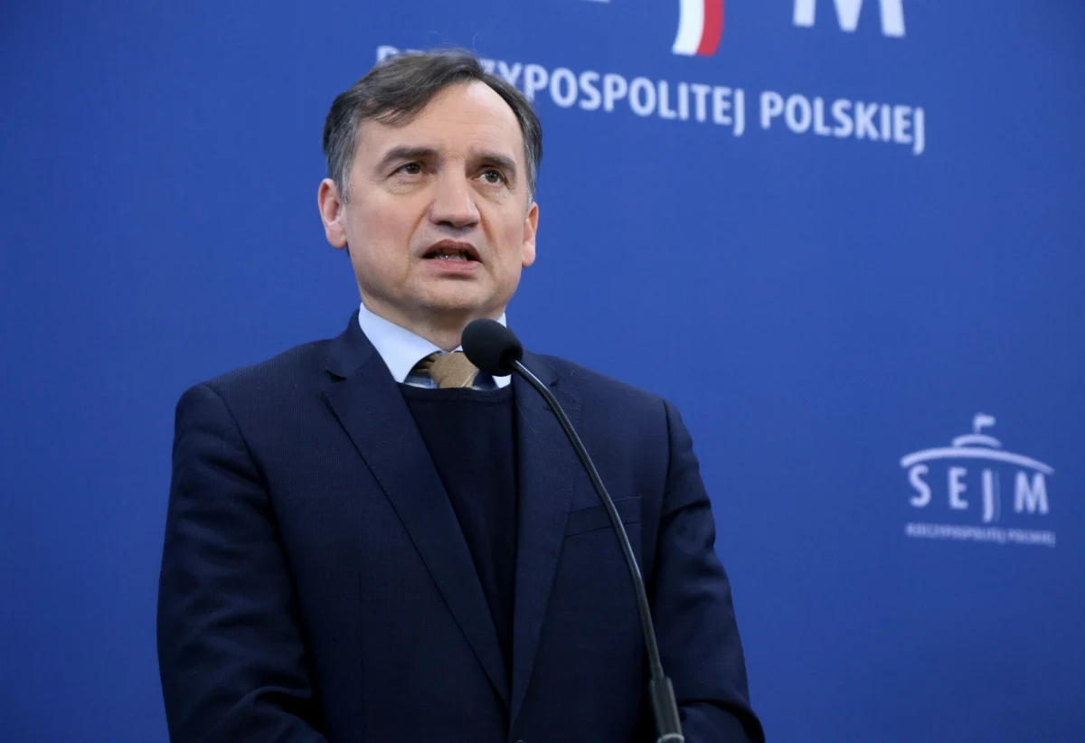 "Dzisiejszy dzień pokazał, że strach ma wielkie oczy - strach premiera Tuska i ministra Bodnara" - tak były minister sprawiedliwości Zbigniew Ziobro skomentował decyzję o zawieszeniu prokuratora Michała Ostrowskiego i wszczęciu śledztwa ws. jego działań. Według Prokuratury Krajowej miał on prowadzić śledztwo ws. podejrzenia popełnienia przestępstwa zamachu stanu bez rejestracji w systemie ewidencyjnym prokuratury.