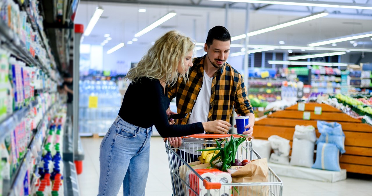 Zakupy przed 1 listopada. Sklepy zmieniają godziny otwarcia