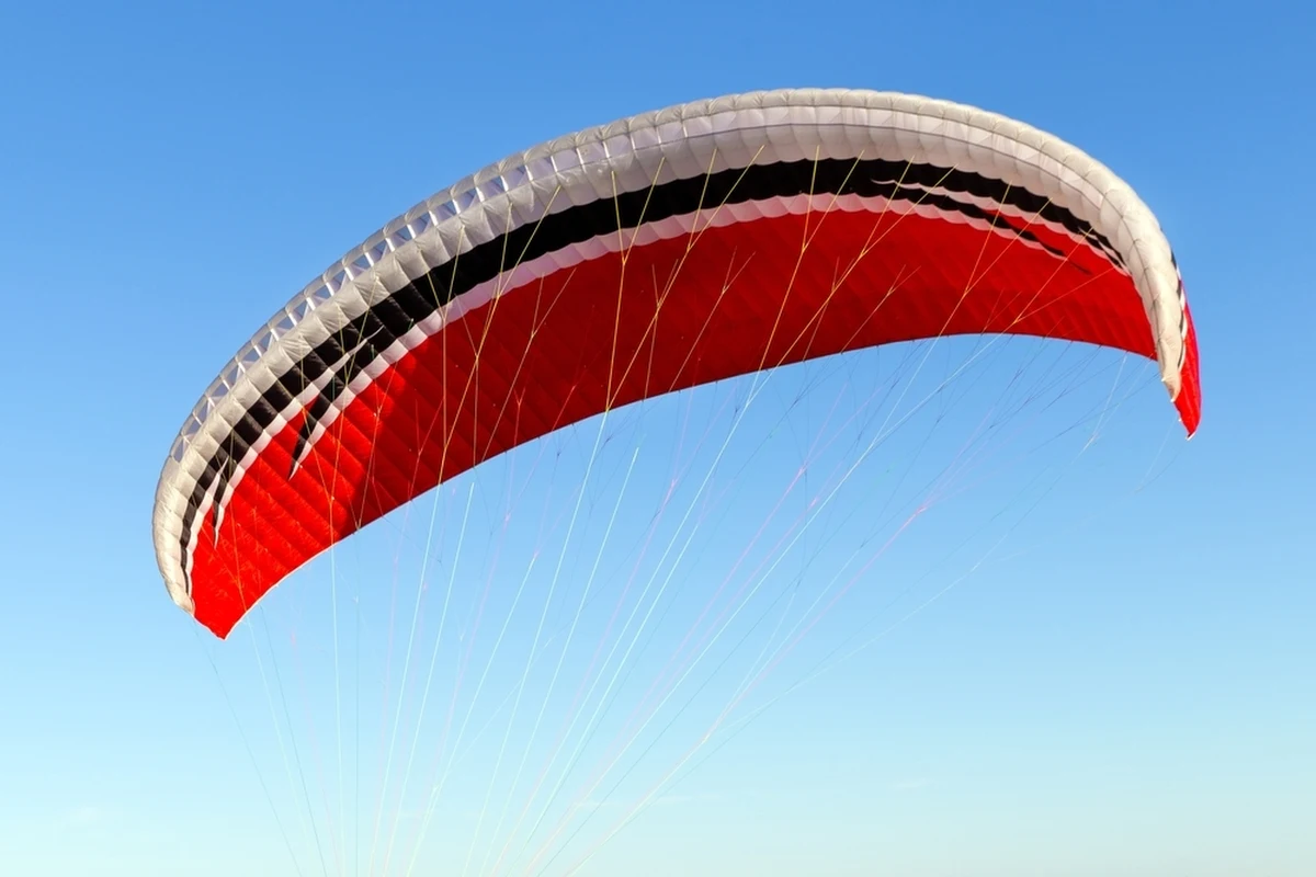 Polski skoczek spadochronowy zginął tragicznie podczas skoku w Hiszpanii. Jak informuje Skydive Spain, Polakowi nie otworzył się spadochron. 29-latek był instruktorem skoków spadochronowych, pilotem i kitesurferem.