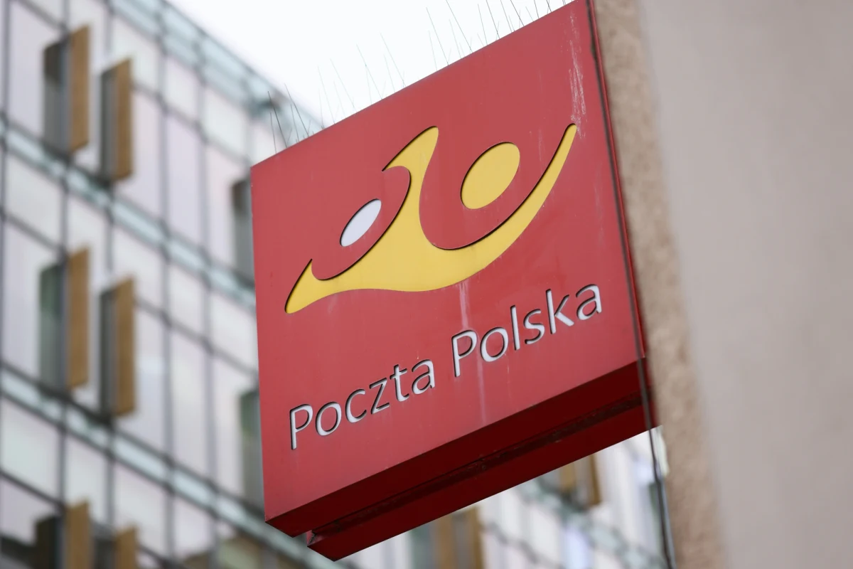 Termin na składanie wniosków o przystąpienie do programu dobrowolnych odejść z Poczty Polskiej został wydłużony do środy, 12 lutego - dowiedział się reporter RMF FM Jakub Rybski. Oferty przystąpienia do programu kierowane są do wybranych pracowników od 3 lutego. 