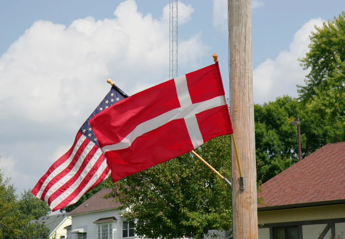 Od powrotu na urząd prezydenta Donald Trump mówi o tym, że odkupi Grenlandię od Danii, która jest jej rzeczywistym właścicielem. Teraz ponad 200 tys. Duńczyków podpisało petycję o zakup Kalifornii od USA. 