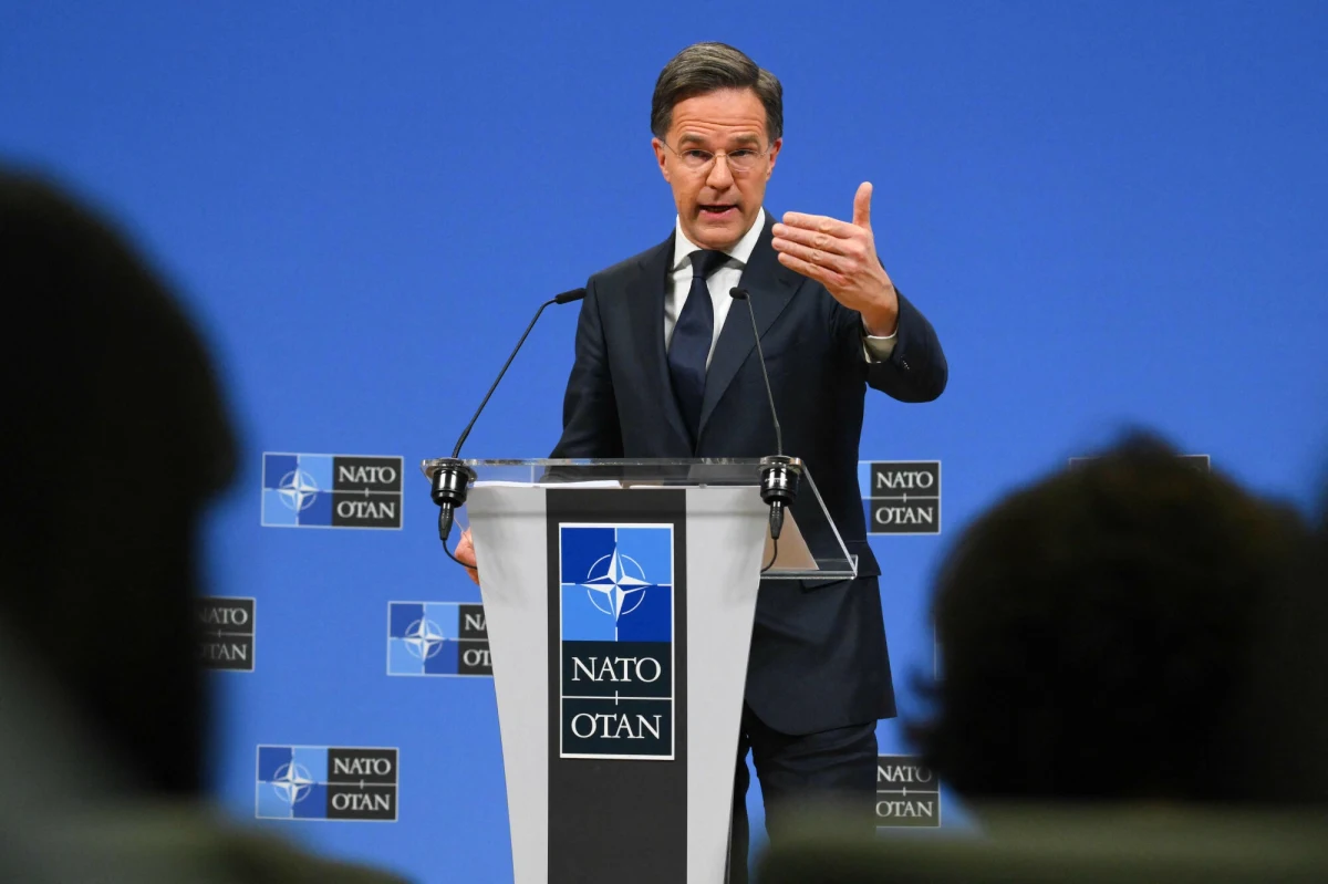 "Spodziewam się, że będzie to ponad 3 proc. PKB, choć nadal jesteśmy na wczesnym etapie" - tak o nowym zobowiązaniu Sojuszu w sprawie wydatków na obronność powiedział w środę Mark Rutte, sekretarz generalny Sojuszu Północnoatlantyckiego. "Prezydent USA Donald Trump prosił kraje europejskie, by robiły więcej i tak zaczęło się dziać" - dodał. Powiedział także, że rozmowy pokojowe w sprawie Ukrainy powinny rozpocząć się pod warunkiem, że w ich wyniku zostanie "wykute w kamieniu", że Władimir Putin już nigdy nie spróbuje zaatakować tego państwa.