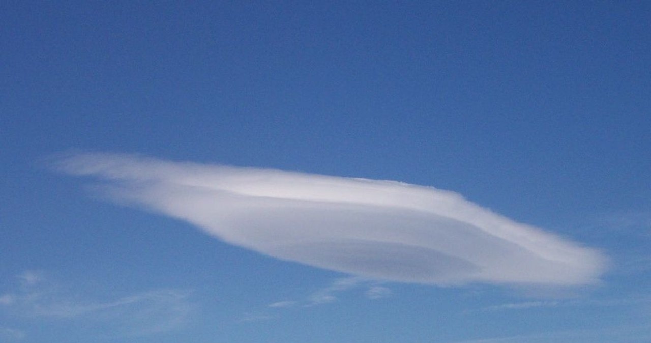 Jak powstają różne kształty chmur? Wyjaśniamy mechanizmy i zjawiska