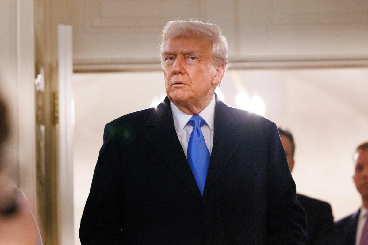 Wydarzenia ewidentnie przyspieszyły. Najpierw do Moskwy poleciał zaufany człowiek Donalda Trumpa, by - jak przekazały amerykańskie media - "otworzyć kanał dyplomatyczny z Rosją", a potem z przywódcą tego kraju rozmawiał sam prezydent Stanów Zjednoczonych. Konwersacja gospodarzy Białego Domu i Kremla skupiła się rzecz jasna na wojnie za naszą wschodnią granicą, ale nie był to jedyny temat. Amerykański przywódca zadzwonił też do Kijowa, by porozmawiać z Wołodymyrem Zełenskim.