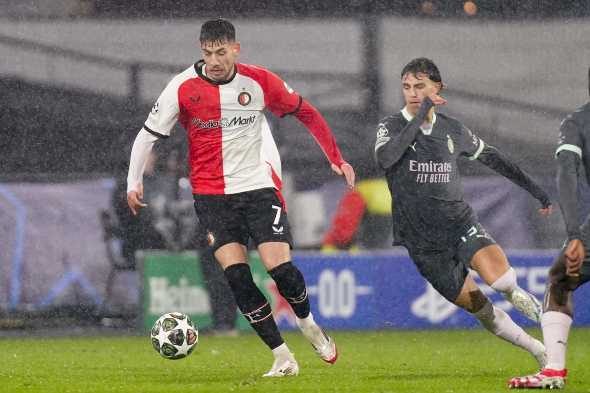 Feyenoord, z Jakubem Moderem w składzie, pokonał w Rotterdamie AC Milan 1:0 w barażu o awans do 1/8 finału Ligi Mistrzów. AS Monaco, z Radosławem Majeckim w bramce, uległo u siebie Benfice Lizbona 0:1. Ponadto jednobramkowe zwycięstwa odniosły Bayern i Club Brugge. Rewanże 18 lutego.