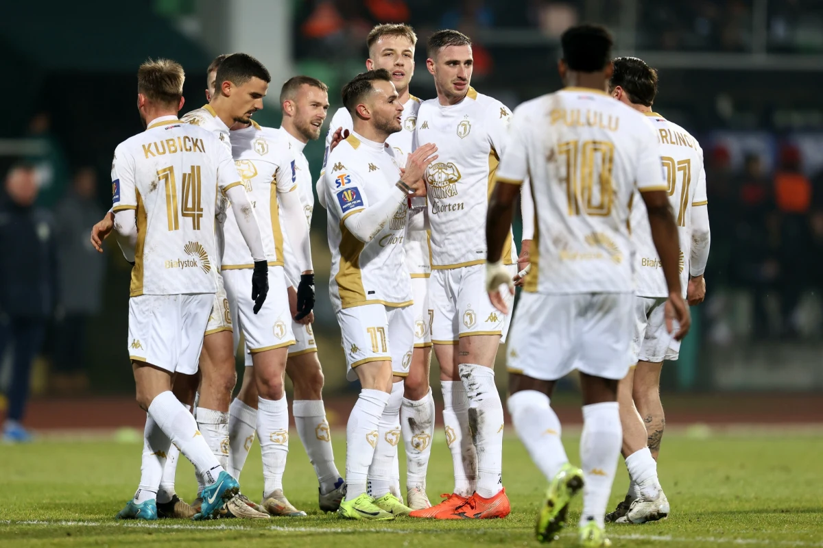 Jagiellonia Białystok wraca dziś do rywalizacji w Lidze Konferencji. Mistrz Polski o 18.45 zmierzy się na wyjeździe z serbską ekipą Baćka Topola w pierwszym meczu barażowym o awans do 1/8 finału.