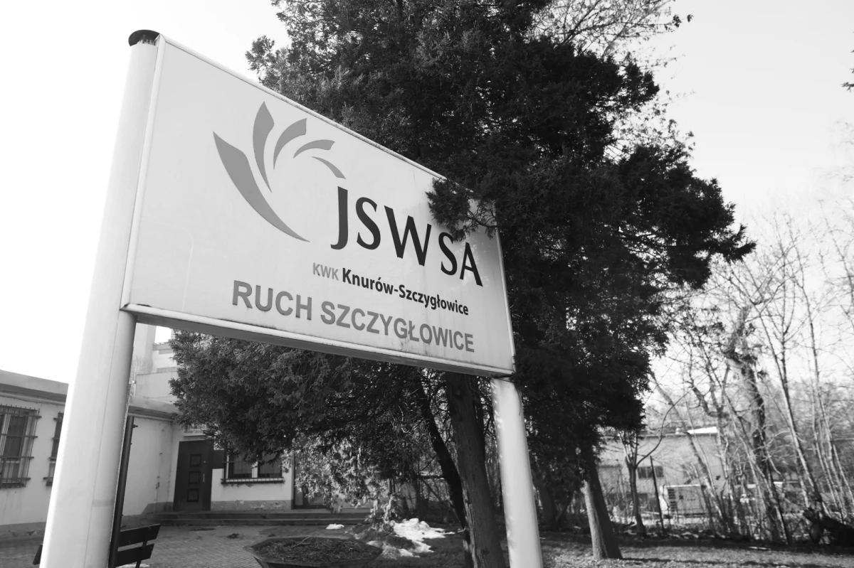 Zmarł piąty górnik leczony po zapaleniu metanu w Kopalni Węgla Kamiennego Knurów-Szczygłowice - poinformowała w czwartek Jastrzębska Spółka Węglowa. Miał 46 lat, a w kopalni pracował od 17 lat.