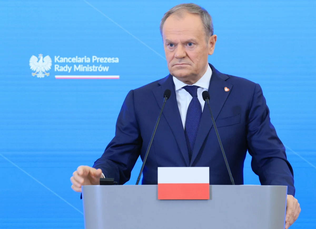 "Sytuacja międzynarodowa jest na tyle poważna, że nie możemy sobie pozwolić na kłótnie w kraju w sprawie naszego bezpieczeństwa" - zaalarmował w mediach społecznościowych premier Donald Tusk.
