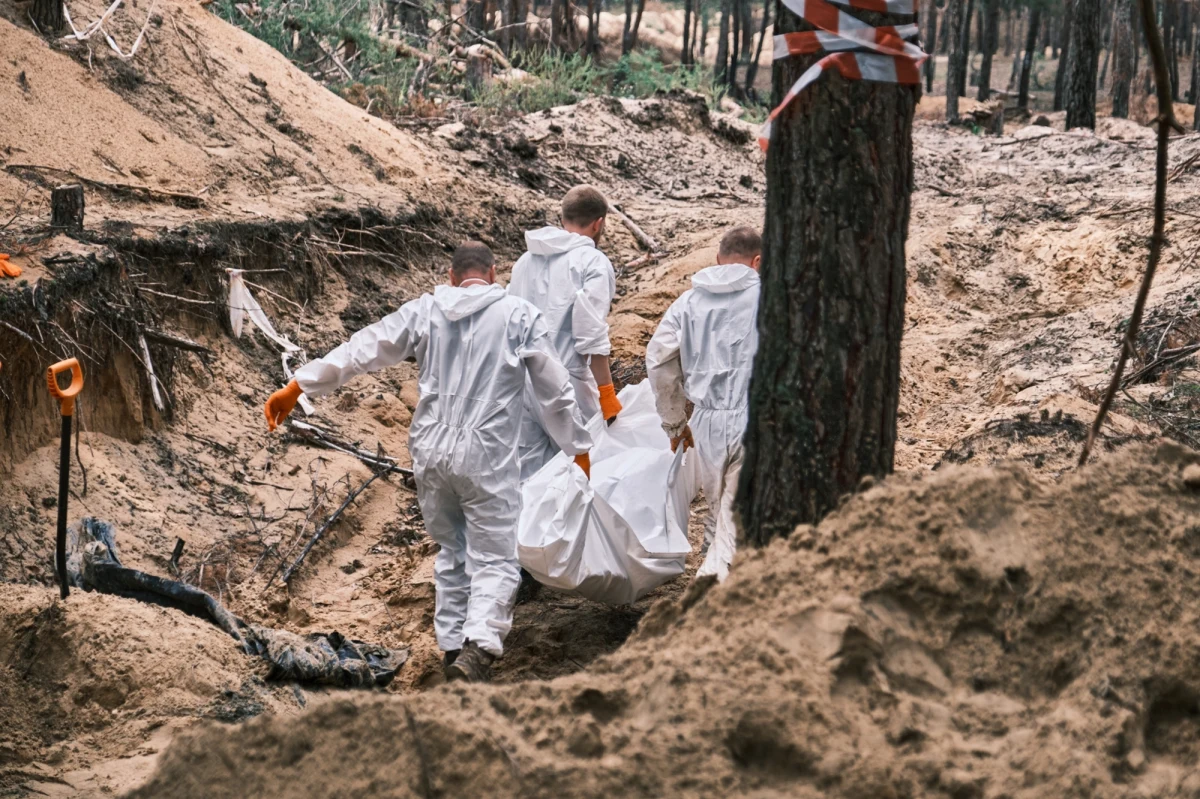 Ukraina ma nie odpowiadać na kolejne wnioski Instytutu Pamięci Narodowej o przeprowadzenie ekshumacji w miejscach pochówku polskich ofiar rzezi wołyńskiej - informuje reporter RMF FM. Jak dotąd wydano tylko zgodę na prace w Puźnikach. "My przede wszystkim widzimy, że jest pierwsza zgoda i to jest najważniejsze. Czy to jest przełom, to się okaże zapewne w ciągu najbliższych tygodni lub może miesięcy" - powiedział RMF FM rzecznik IPN.