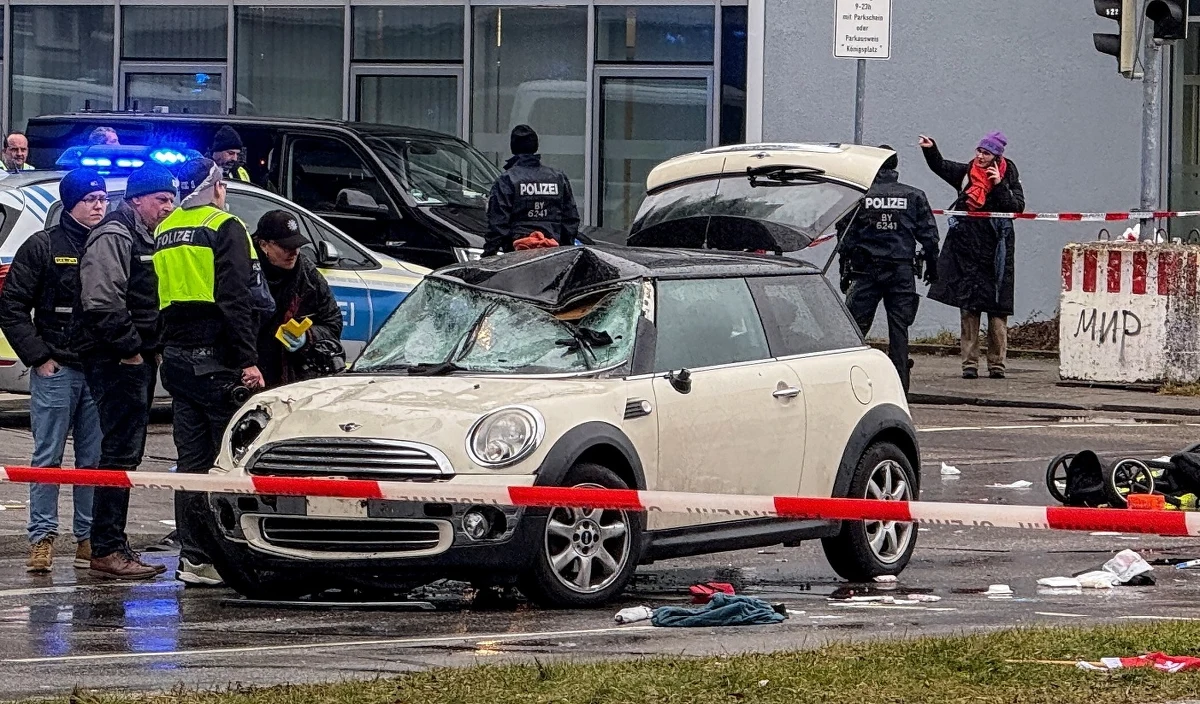 Koszmarne zdarzenie w Monachium. Samochód wjechał w grupę ludzi. Według najnowszych informacji rannych zostało 28 osób, w tym dzieci. Kierowca auta został zatrzymany przez policję - to 24-letni Afgańczyk. Premier Bawarii Markus Soeder stwierdził, że prawdopodobnie doszło tam do zamachu.