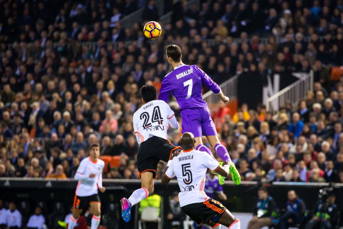 Piłkarz Al-Nassr i reprezentacji Portugalii Cristiano Ronaldo otwiera listę najlepiej zarabiających sportowców świata za 2024 rok. W rankingu przygotowanym przez serwis "Sportico" w czołowej setce nie ma żadnej kobiety. Na którym miejscu jest Iga Świątek?