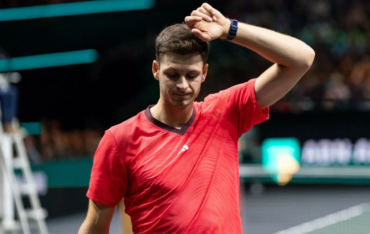 Hubert Hurkacz za burtą turnieju ATP 250 w Marsylii. Rozstawiony z numerem czwartym polski tenisista, który na otwarcie zmagań miał "wolny los", przegrał w drugiej rundzie z Chińczykiem Zhizhenem Zhangiem 4:6, 7:6 (7-1), 3:6.