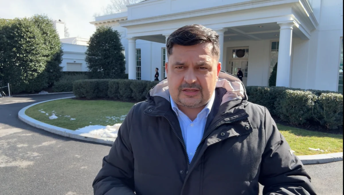 Media na świecie szeroko komentują rozmowę prezydenta Donalda Trumpa z przywódcą Rosji Władimirem Putinem. Nikt nie ma raczej wątpliwości, że wojnę należy zakończyć, pojawia się pytanie na jakich zasadach. Z pewnością pakiet komentarzy trafił na biurko prezydenta Donalda Trumpa w Gabinecie Owalnym - informuje nasz amerykański korespondent Paweł Żuchowski. 