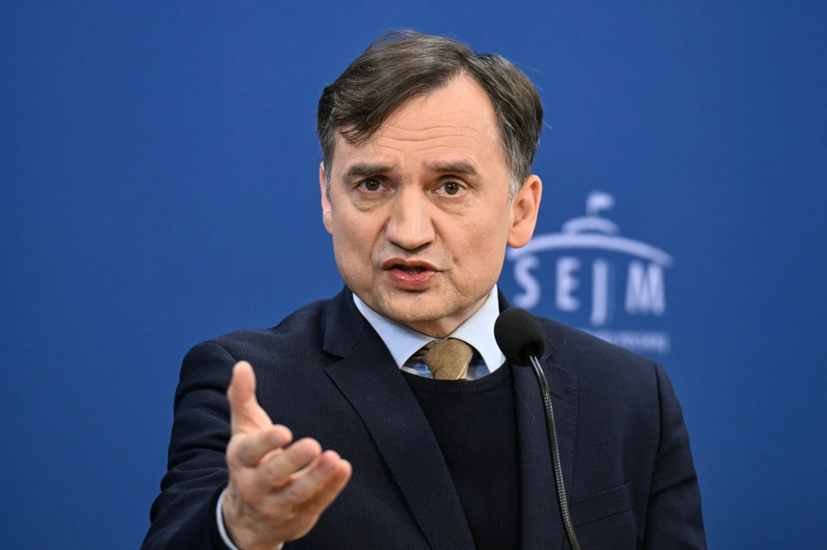 Błąd w sprawie Zbigniewa Ziobry; Polacy krytycznie oceniają decyzję komisji śledczej o nieprzesłuchaniu posła i byłego ministra sprawiedliwości – wynika z sondażu IBRiS dla "Rzeczpospolitej".