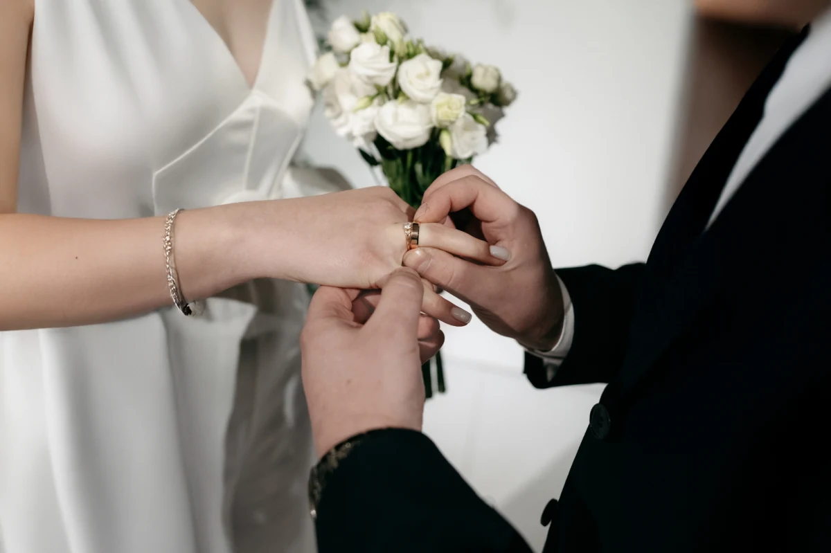 Ślub w walentynki? Kościół Norwegii idzie na rękę zakochanym i 14 lutego udziela ślubów wszystkim, którzy tego dnia zgłoszą się z takim postulatem. Wystarczy zaświadczenie urzędowe o braku prawnych przeszkód do zawarcia małżeństwa.