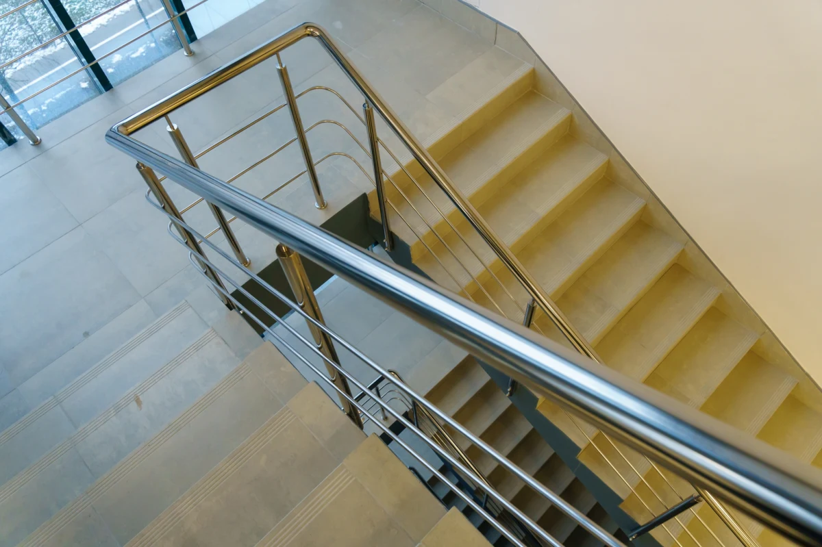 Ta historia wstrząsnęła Wiedniem. 51-letnia niepełnosprawna kobieta przez miesiąc była w mieszkaniu razem ze swoim zmarłym ojcem. Pomoc przyszła w ostatniej chwili: kobieta była całkowicie wychudzona i odwodniona. 