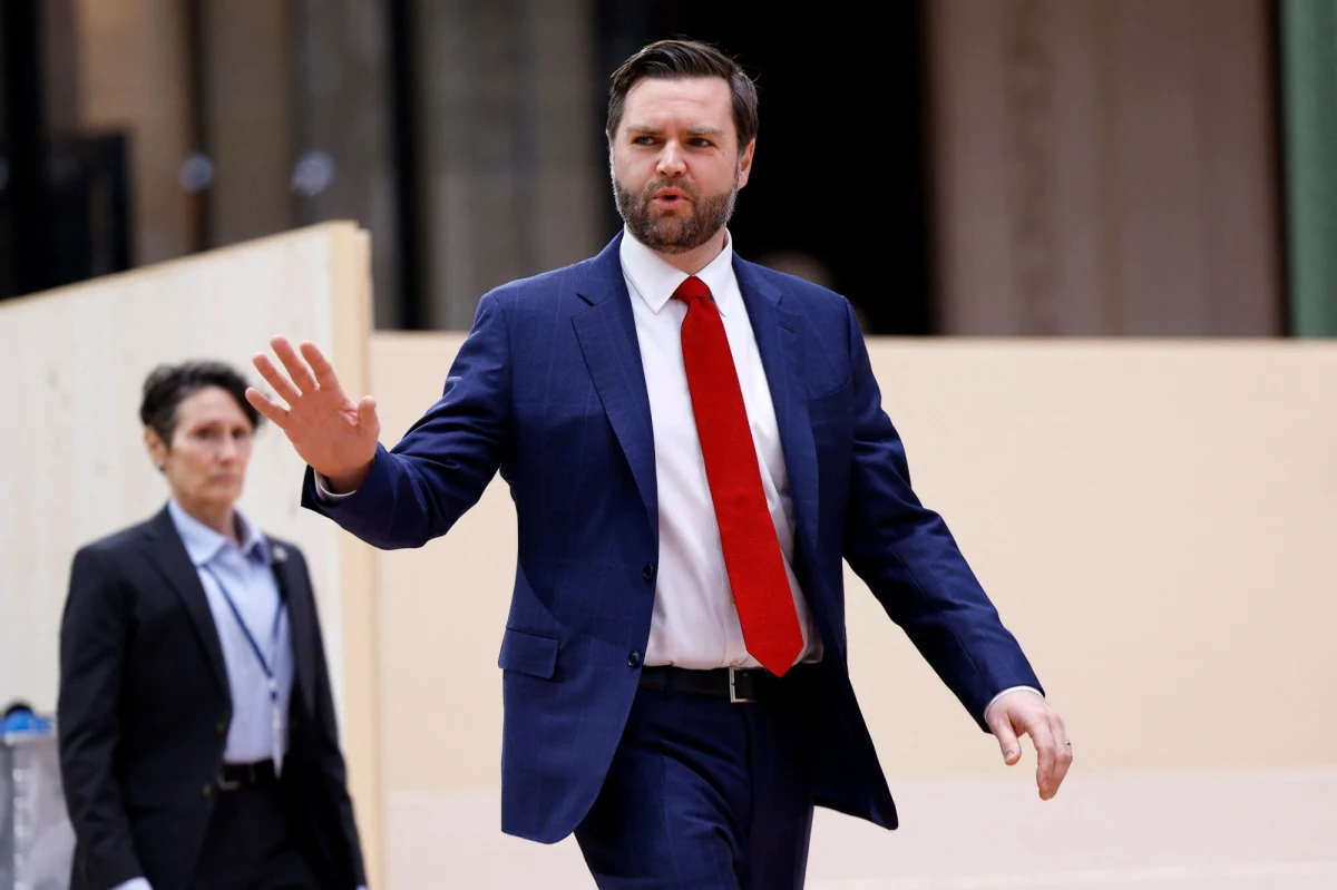 "USA mogą wysłać wojska do Ukrainy lub zastosować sankcje, jeśli Rosja nie zgodzi się na porozumienie pokojowe, które zagwarantuje Kijowowi długotrwałą niepodległość" - taka wypowiedź wiceprezydenta USA J.D. Vance'a znalazła się w piątkowym wywiadzie dla "Wall Street Journal”. Vance kilka godzin później zarzucił "WSJ" zmanipulowanie jego wypowiedzi na temat "grożenia" Rosji działaniami zbrojnymi i wykluczył użycie amerykańskich wojsk w Ukrainie.