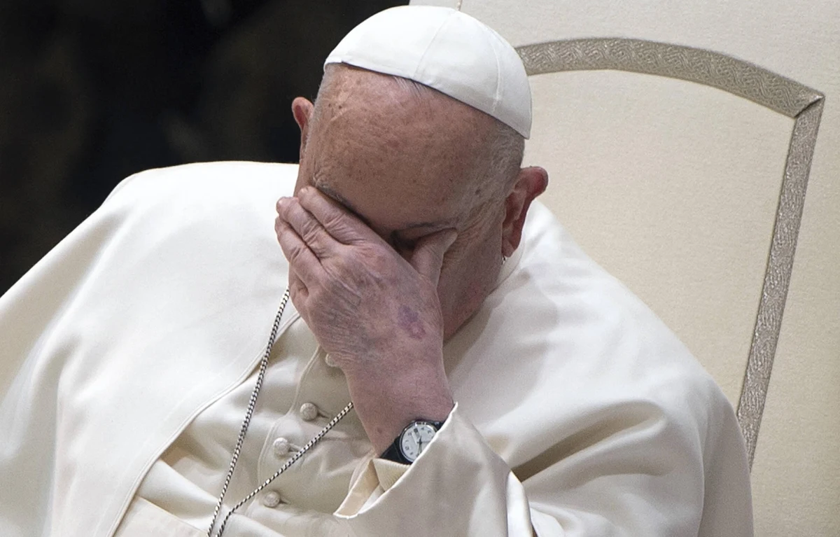 Papież Franciszek udał się do szpitala, gdzie będzie kontynuował leczenie w związku z zapaleniem oskrzeli - poinformowała w komunikacie Stolica Apostolska. Zaplanowane wydarzenia z udziałem papieża w najbliższych trzech dniach zostały odwołane.