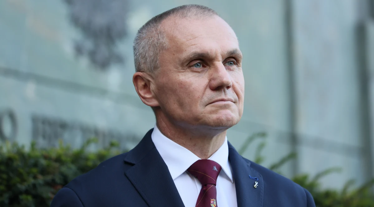 "Nie może być tak, że kraje południowej Europy lekceważą kwestie bezpieczeństwa, podczas gdy Finlandia, Rumunia, Polska, Litwa, Łotwa i Estonia czują się zagrożone" - mówił w Radiu RMF24 były dowódca jednostki GROM gen. Roman Polko. "Jeżeli jesteśmy solidarni, działamy razem, Putin nie ma argumentów, czynnik odstraszania działa" - tłumaczył. Krytycznie ocenił kategoryczne zapowiedzi, że Polska nie wyśle wojsk na Ukrainę. "Trudno sobie wyobrazić sytuację, że historyczne rzeczy dzieją się tuż za naszą granicą, a my chowamy głowę w piasek jak struś" - grzmiał gość Tomasza Weryńskiego.