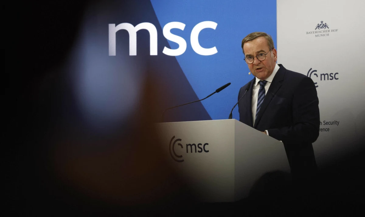 Wiceprezydent Stanów Zjednoczonych J.D. Vance w swoim wystąpieniu na Monachijskiej Konferencji Bezpieczeństwa ostro skrytykował europejską demokrację. Te słowa nie spodobały się szefowi niemieckiego resortu obrony, który wyraźnie wzburzony powiedział, że przedstawiona przez Amerykanina Europa nie jest tą, w której on żyje i prowadzi kampanię wyborczą. "To jest nie do zaakceptowania" - grzmiał Boris Pistorius.