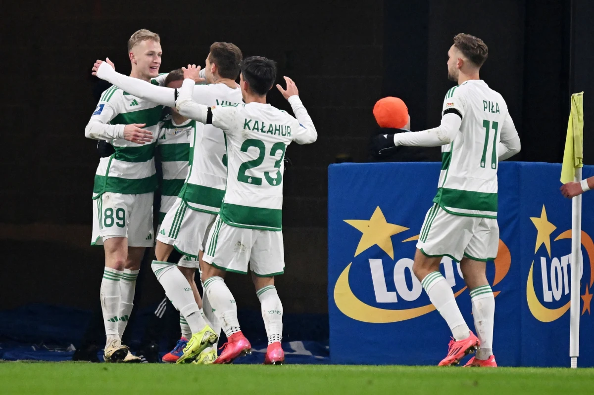 Komisja ds. Licencji Klubowych PZPN rozpatrzyła wniosek Kotwicy Kołobrzeg i odwiesiła jej licencję na udział w rozgrywkach 1. ligi. Odwieszona została również licencja ekstraklasowej Lechii Gdańsk. Klub przedstawił potwierdzenie zapłaty pierwszej raty zobowiązania transferowego, którego zaległość spowodowała zawieszenie.