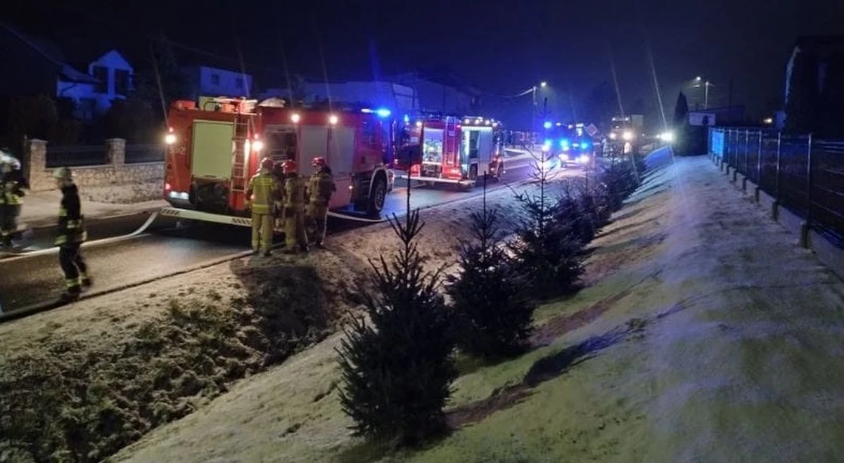 Mieszkańcy z Przeciszowa w powiecie oświęcimskim ewakuowani z powodu rozerwania gazociągu wysokiego ciśnienia wrócili do swoich domów. Straż i pogotowie gazowe zakończyły swoje działania około północy. Do awarii doszło w piątek po godz. 17.