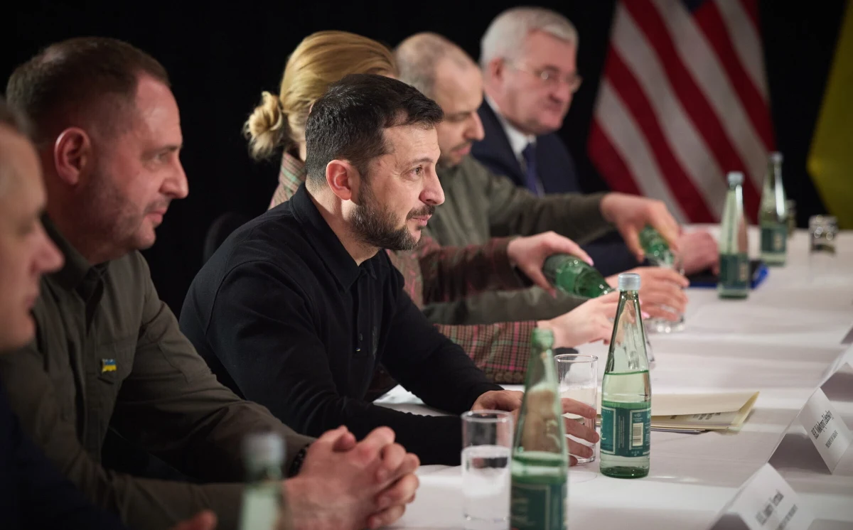 Kijów i Waszyngton jak na razie nie dogadały się w sprawie ukraińskich zasobów naturalnych, w tym metali ziem rzadkich. Twardą postawą negocjacyjną wykazuje się Wołodymyr Zełenski. Dziennikarz "The Washington Post" Josh Rogin poinformował, że prezydent Ukrainy "uprzejmie" odmówił podpisania przedstawionego mu przez amerykańskich polityków dokumentu.