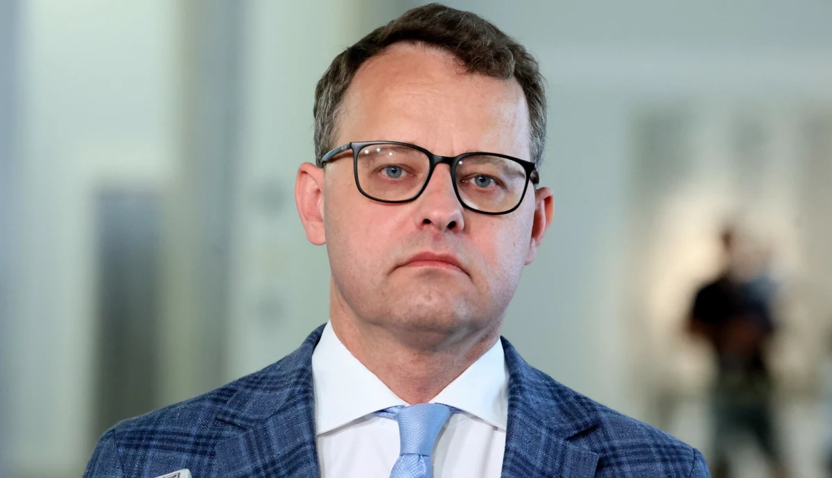 Węgierska policja poinformowała, że decyzja o przyznaniu Marcinowi Romanowskiemu statusu uchodźcy została utrzymana w mocy przez sąd. Według interpretacji prawnika chodzi o brak zakwestionowania przed sądem decyzji władz w Budapeszcie o przyznaniu Polakowi azylu.