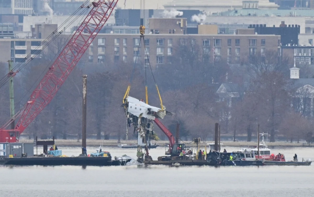 Śledczy z Krajowej Rady Bezpieczeństwa w Transporcie (NTSB) stwierdzili, że nie jest jasne, czy wysokościomierze śmigłowca Black Hawk, który 29 stycznia koło Waszyngtonu zderzył się z samolotem pasażerskim American Airlines, wskazywały pilotom prawidłową wysokość. W katastrofie zginęło 67 osób.