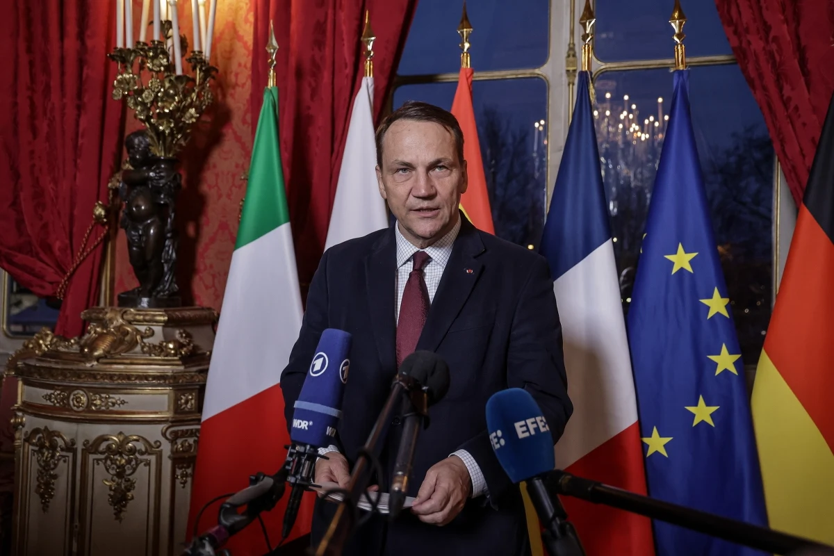 "Nie mamy wątpliwości, że zagrożenie dla Europy to Rosja Władimira Putina" - powiedział w sobotę na Monachijskiej Konferencji Bezpieczeństwa minister spraw zagranicznych Polski Radosław Sikorski. Przyznał również, że telefon Donalda Trumpa do Władimira Putina był błędem.
