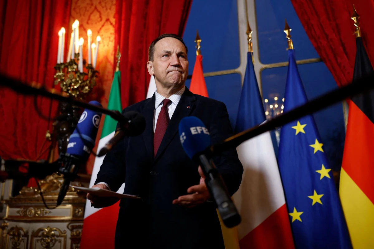 Radosław Sikorski nie jest zwolennikiem utworzenia jednolitej armii europejskiej. Swoją opinią podzielił się w rozmowie z TVP World, a słowa polskiego ministra można odczytywać jako odpowiedź na wezwanie Wołodymyra Zełenskiego, który w Monachium zaapelował do liderów Europy o stworzenie wspólnych struktur militarnych.